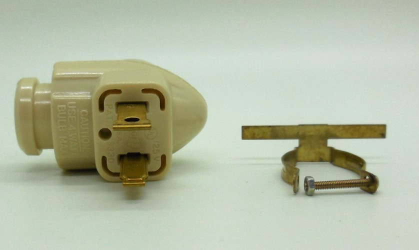 Set of 4 Eagle 4W 125V Beige Night Light Base Socket Plug In Clip On/Off Switch