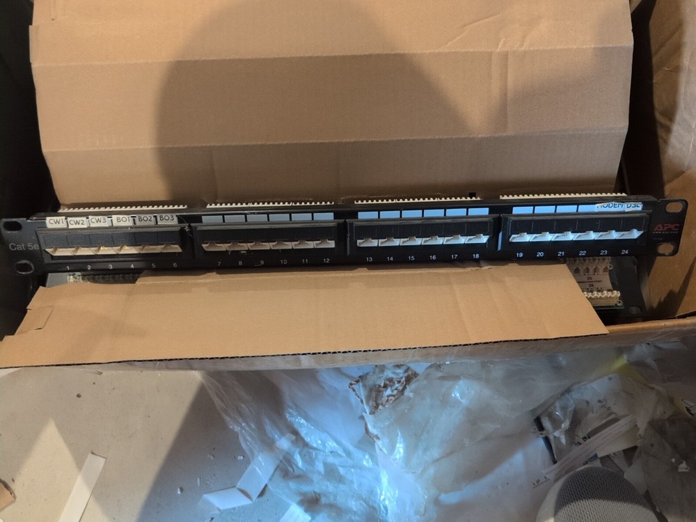 APC 21055-24  Port Rack Unit Cat 5e Panel
