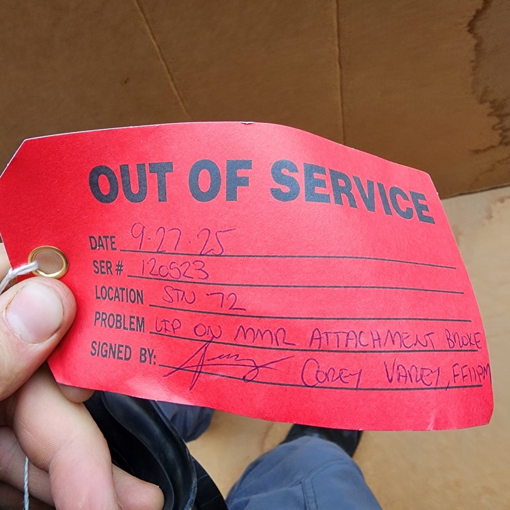 Broken MMR holder - Scott AV3000 HT Firefighter SCBA Mask 5pt net - SIZE: Medium