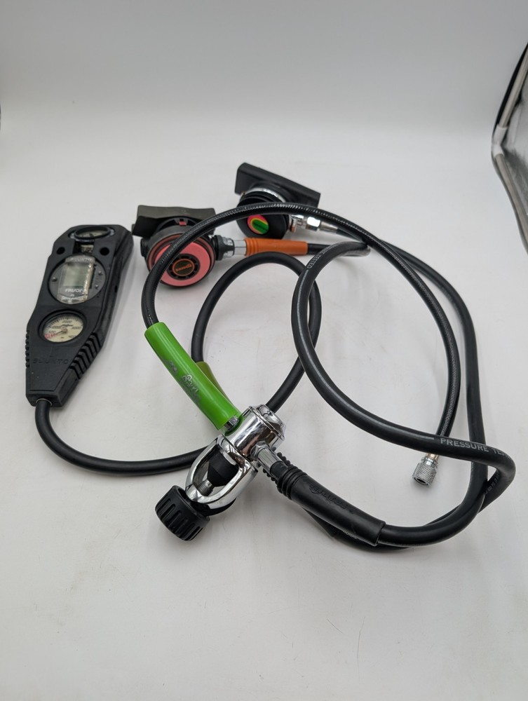 Aqualung SeaQuest - Suunto Compass - Mares Regulator