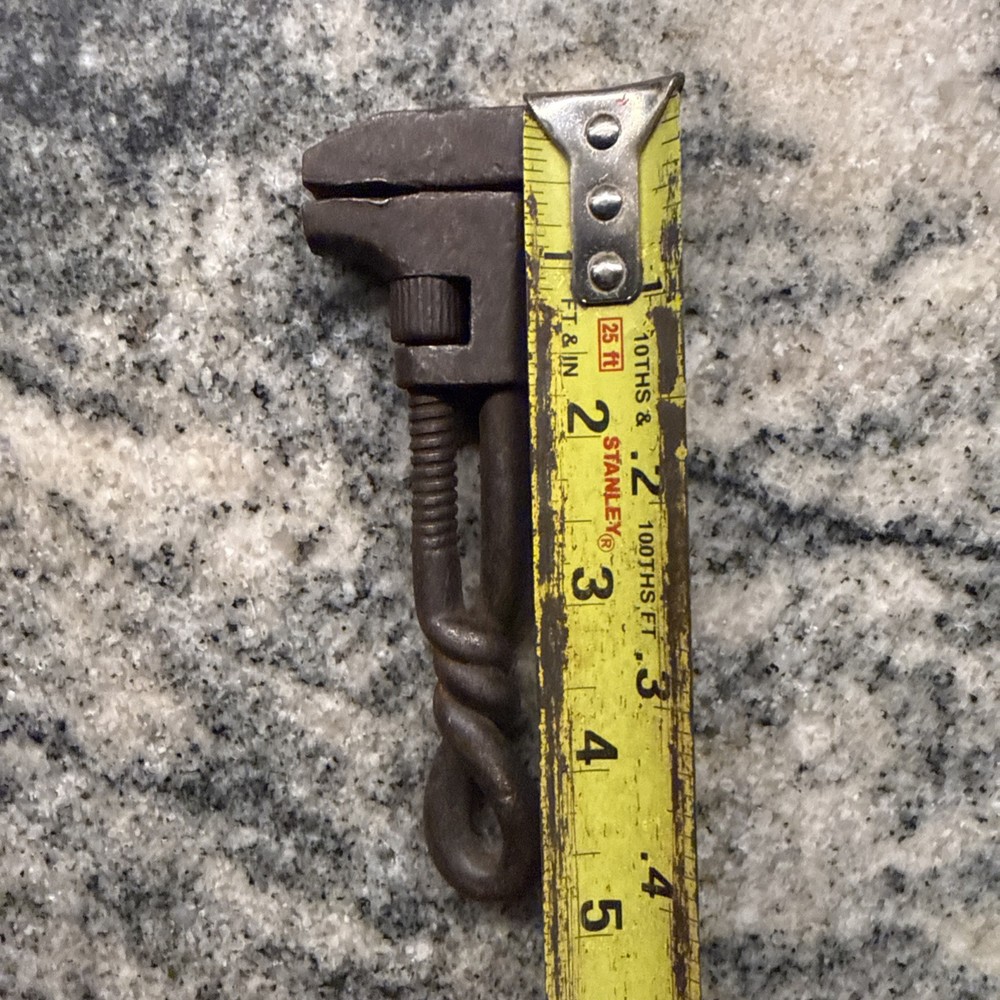 VINTAGE 5” MONKEY PIPE WRENCH W/ TWISTED HANDLE ANTIQUE HAND TOOL