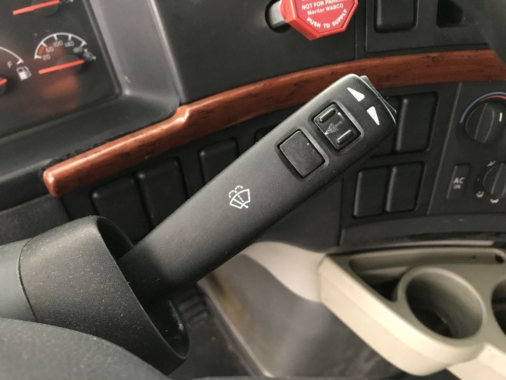 Volvo VNL Steering Column - Used