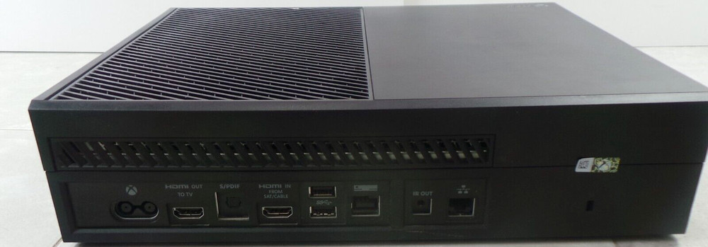 Microsoft Xbox One 500GB Home Console - Black (1540) One controller