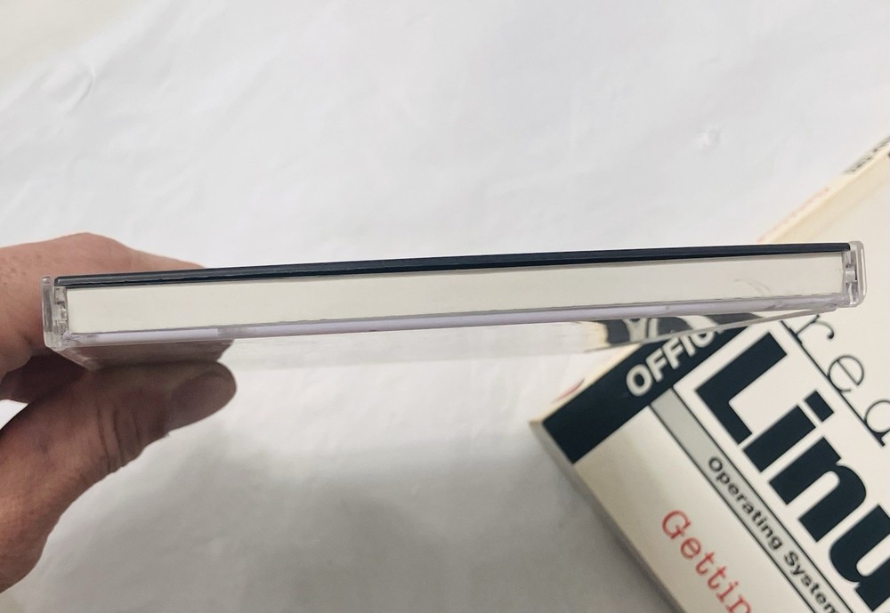 Red Hat Linux 6.0 OS for Intel PCs (2-CD, 1999) w Reg Code & Official User Guide