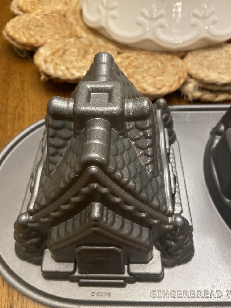 Nordic Ware GINGERBREAD HOUSE DUET Pan 3D Cast Aluminum