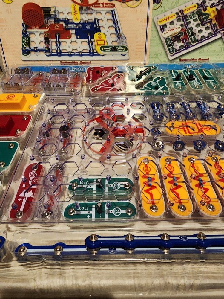 Electronic Snap Circuits 750, 300, 100 Experiment Kits - Incomplete