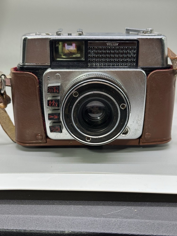 Vintage Bertram Camera with case untested