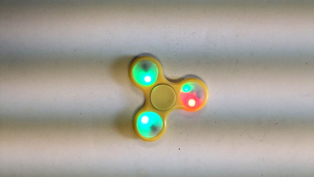 LED Fidget spinner 3 pattern muti color lights Yellow