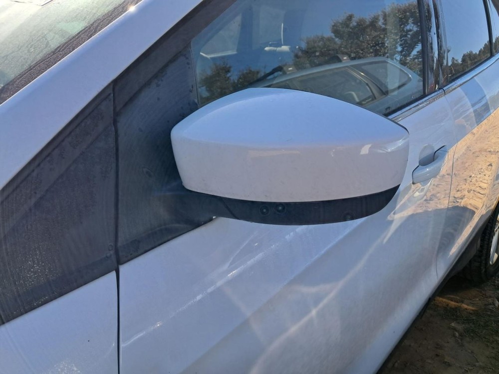 ESCAPE 2017 Glove Box 4813419