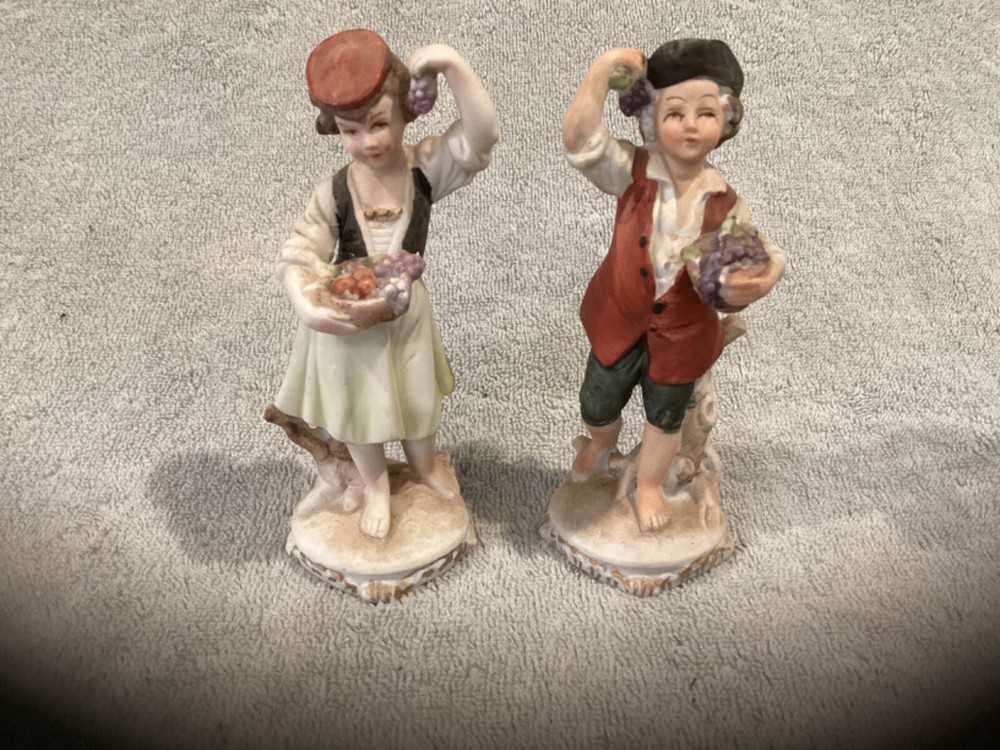 Vintage Ornament, Bearing Grapes