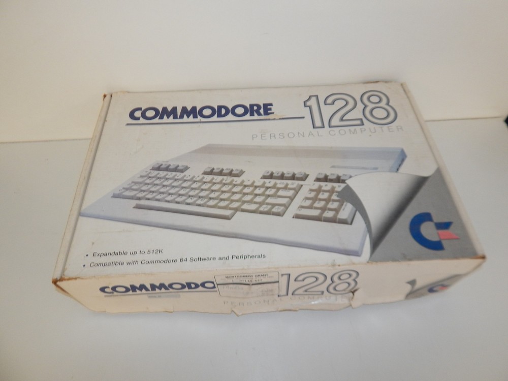 ^^ COMMODORE 128 VINTAGE PERSONAL COMPUTER IN BOX  (WMN24)