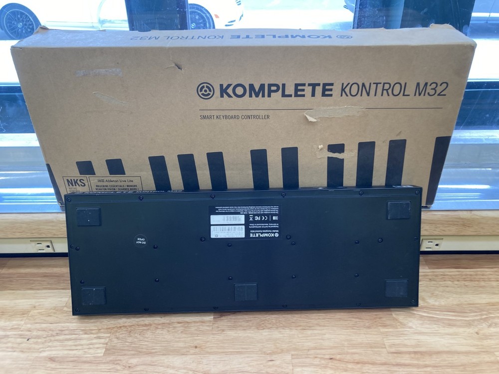 Native Instruments M32 Komplete Kontrol Keyboard Controller