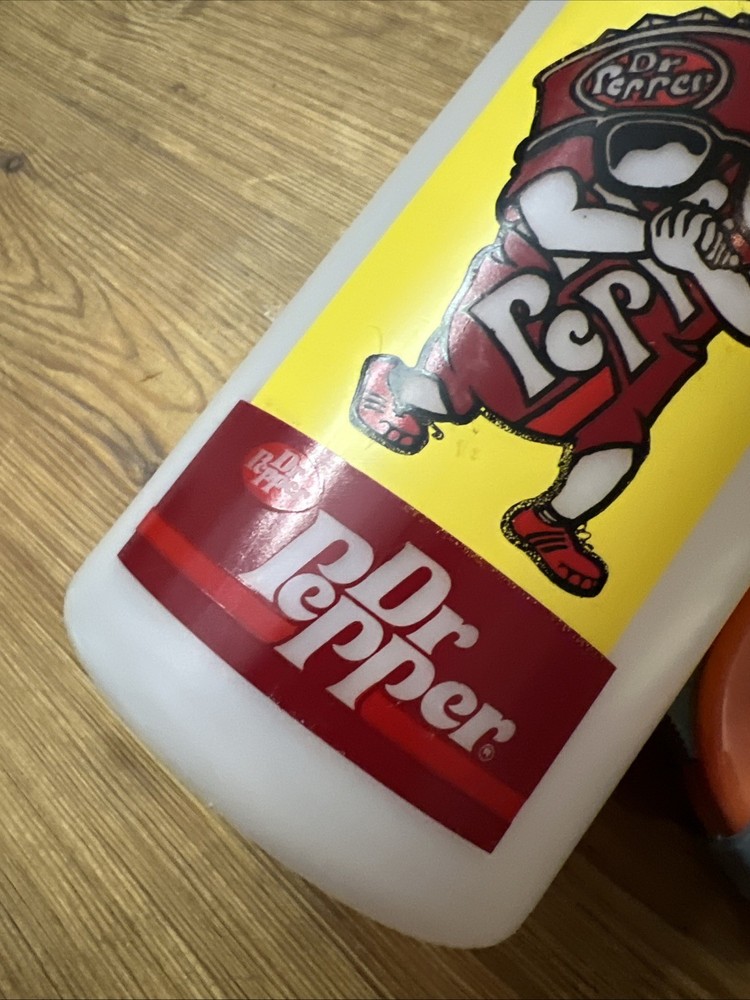 De. Pepper Vintage squeeze a pepper plastic water bottle