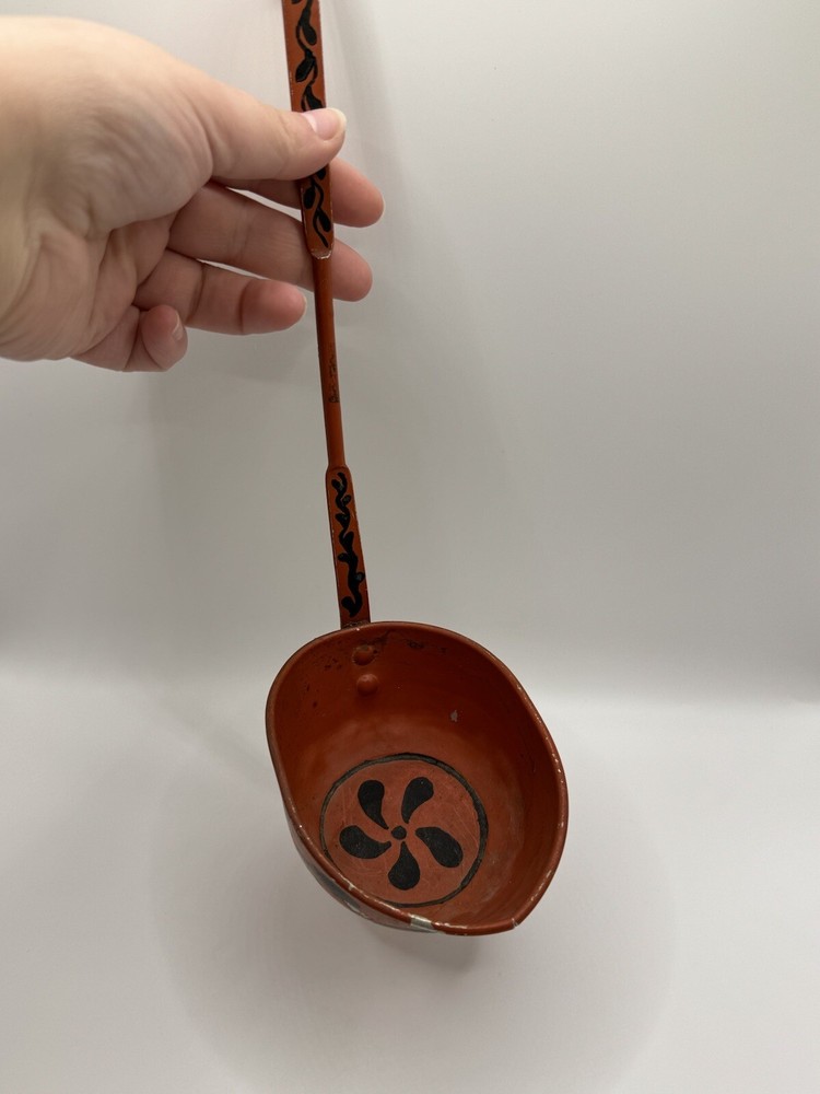 Vintage Primitive Rustic Hanging Decorative Water Ladle Painted Old ***