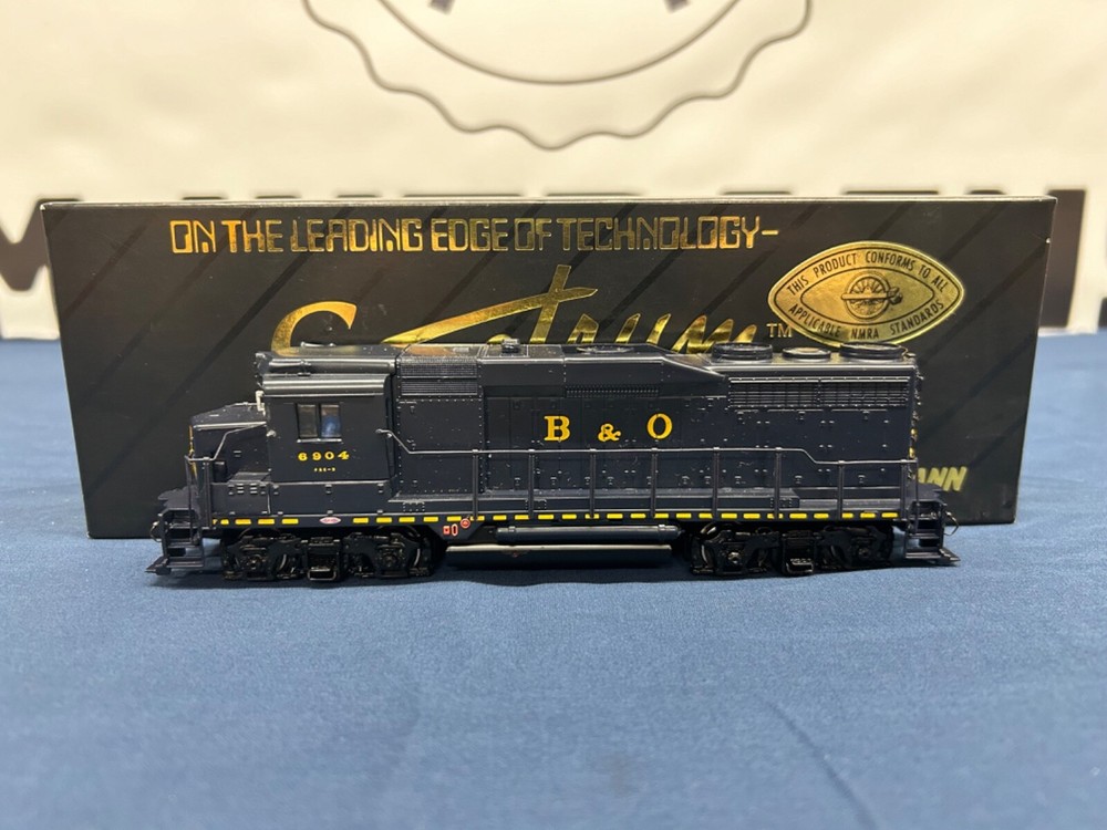 Bachmann HO Baltimore & Ohio (Sunburst) #6904 GP-30 Diesel Engine 82012 DC