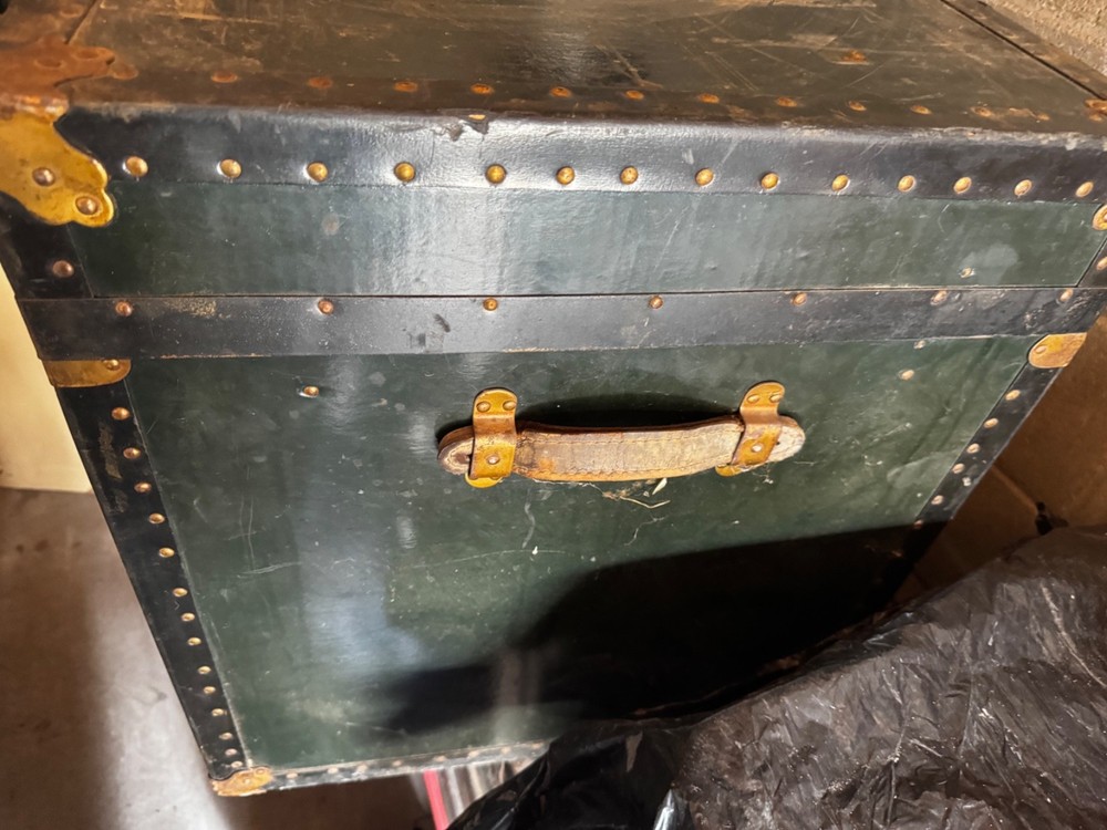 steamer trunks vintage