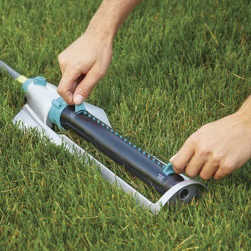 4000 Sq Ft Heavy Duty Rectangular Sprinkler with Metal Base