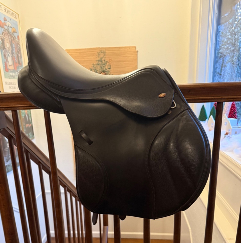 Kent and Masters 17.5” all-purpose saddle
