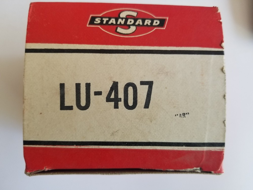 One(1) Standard Motor Products LU-407 LU407 Distributor Cap