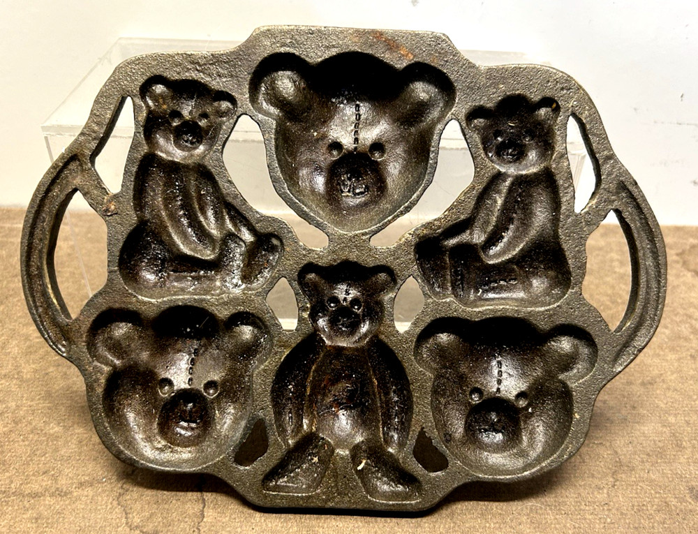 Vintage John Wright Cast Iron "Teddypan" Baking Mold 1984