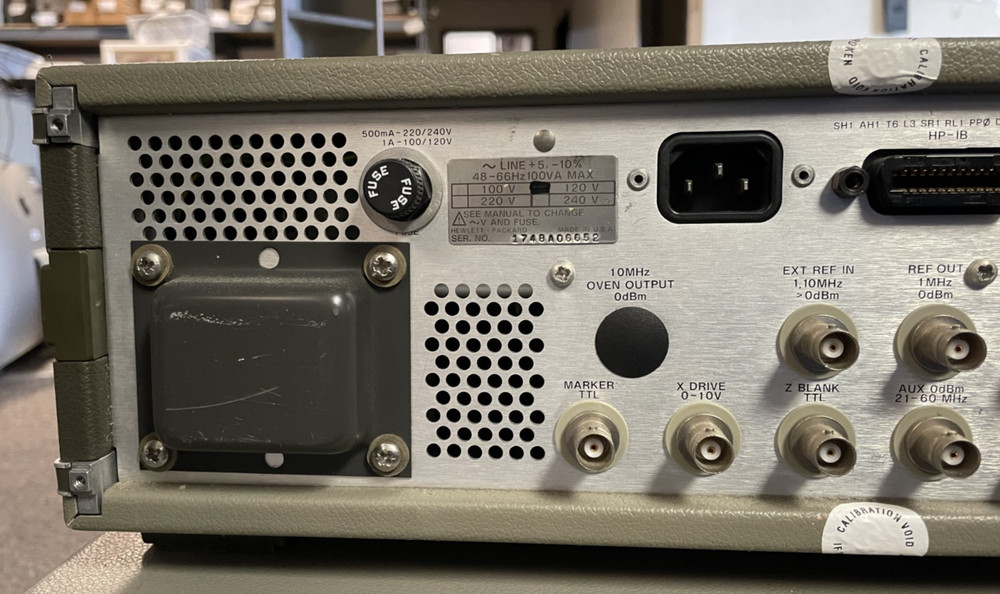 HP Hewlett Packard Synthesizer Function Generator 3325A Two Missing Feet