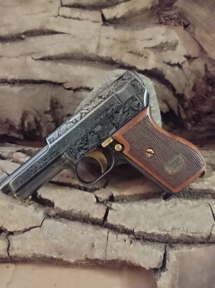 Mauser 1910-1914 walnut grips