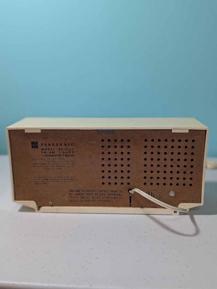 Panasonic Solid State Transistor AM/FM Radio Model RE-6137 Vintage