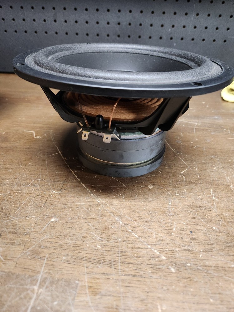 Definitive Technology 8" Woofer 4 Ohm ( BP-7006)