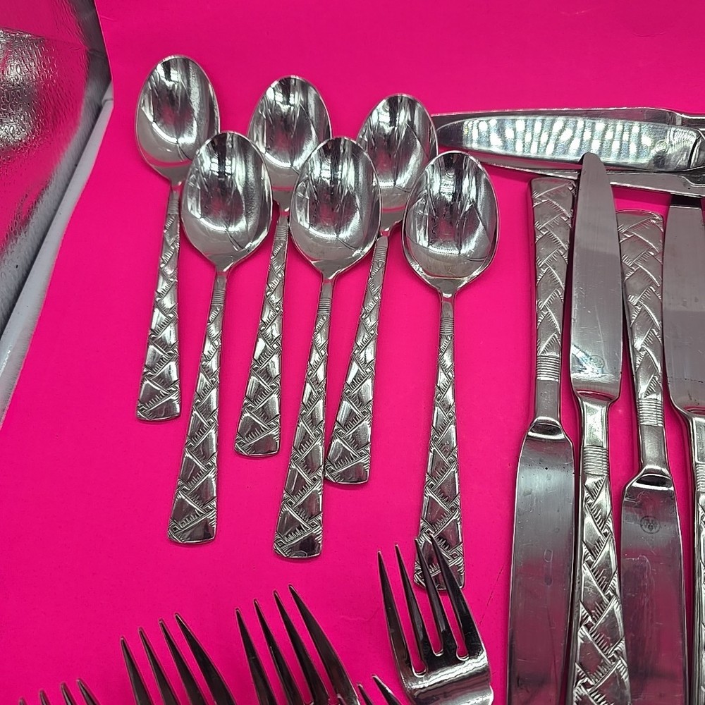 Pfaltzgraff Flatware Cranbrook READ!
