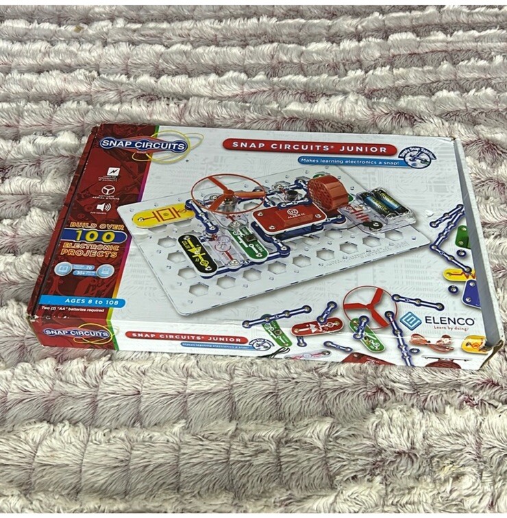 Snap Circuits Jr. SC-100 Electronics Exploration Kit, Over 100 Projects 28 Parts