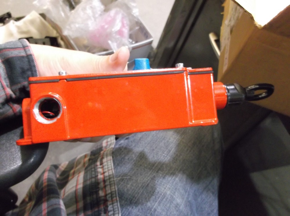 NIB HONEYWELL 1CPSA2B CABLE PULL SAFETY SWITCH MICRO SWITCH 120 VAC (XX2)