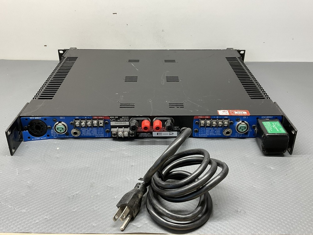 QSC 3200 Series Three 2-Channel Power Amplifier/ Powers On / GAR889