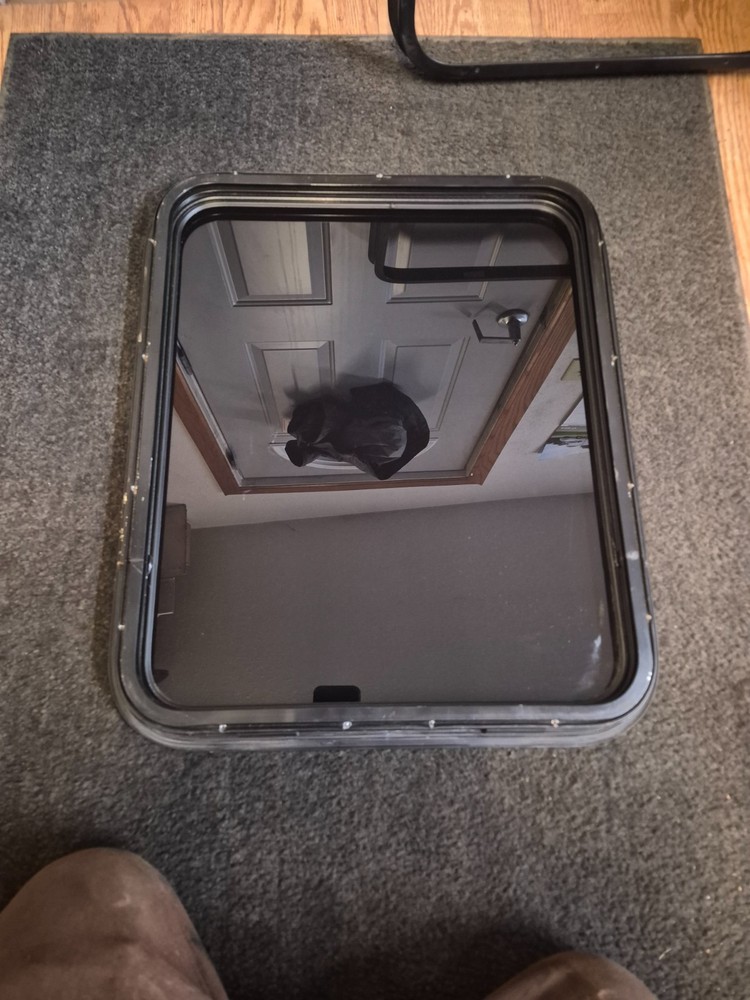 KENWORTH SLEEPER FRAME AND GLASS