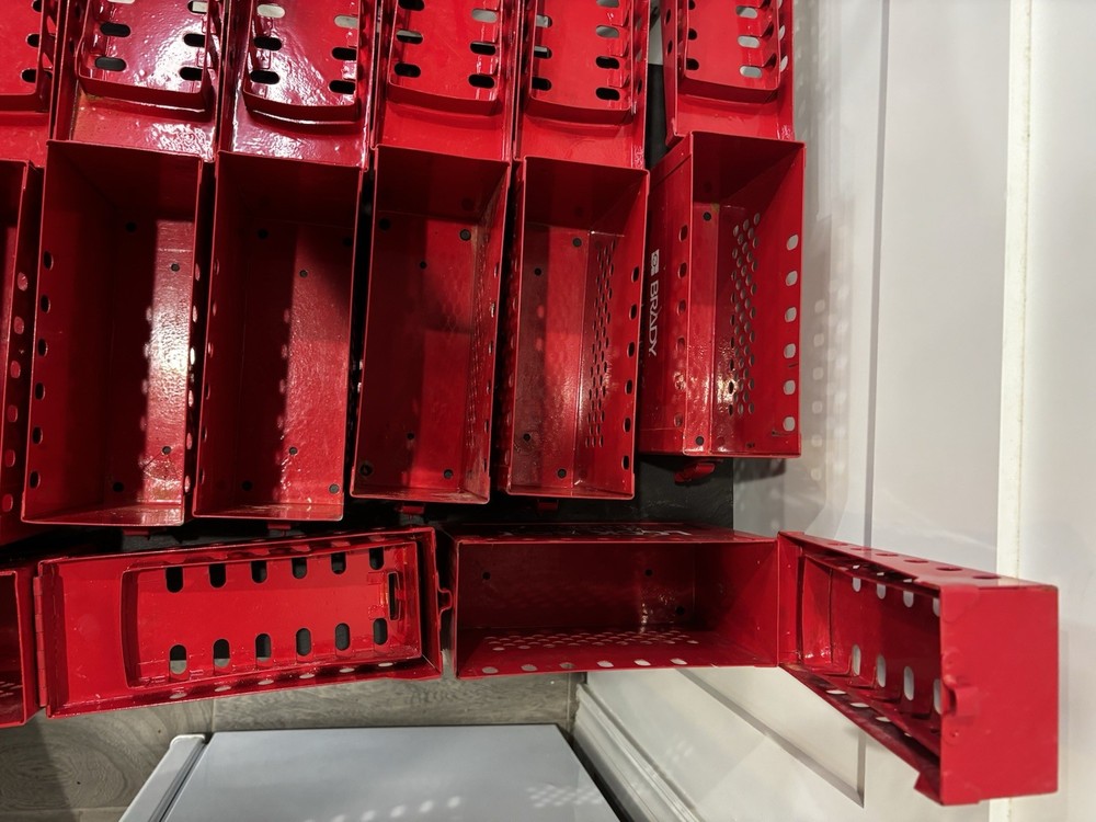 (1) Brady Lock Box Red