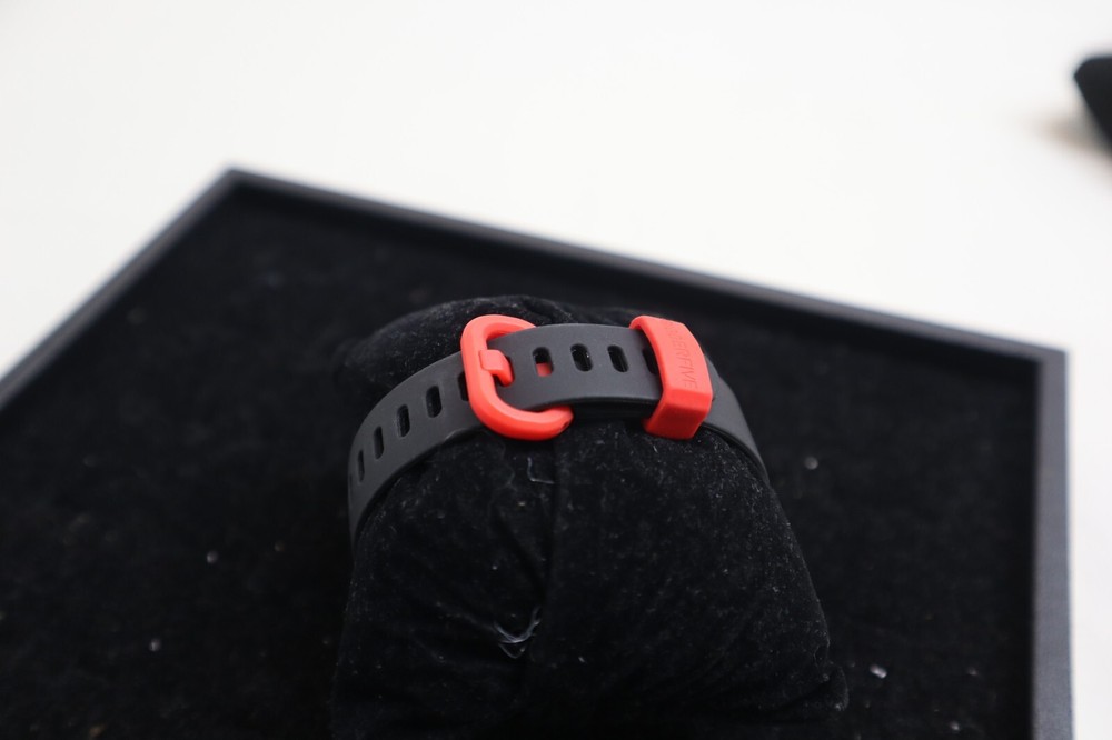 BIGGERFIVE FITNESS TRACKER ***AS-IS*** (NOT WORKING)
