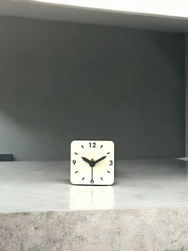 Fridge magnet clock - Robust design - Strong magnets