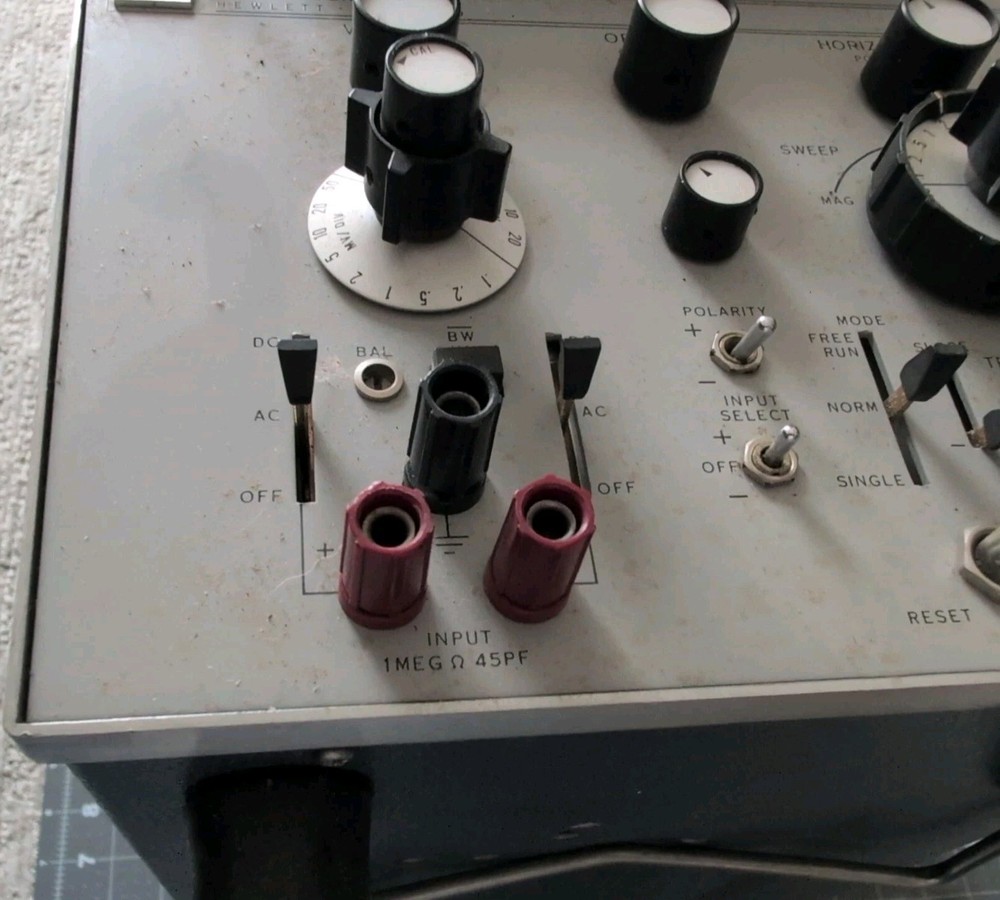 HP Hewlett Packard 1202A OSCILLOSCOPE (powers on *BUT READ DESCRIPTION*) #ENGR