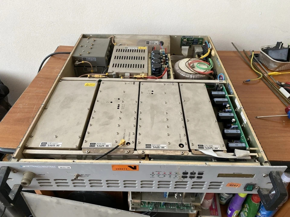 UHF TRANSMITTER REPEATER 5 Watt Industrial Electronics Not Working