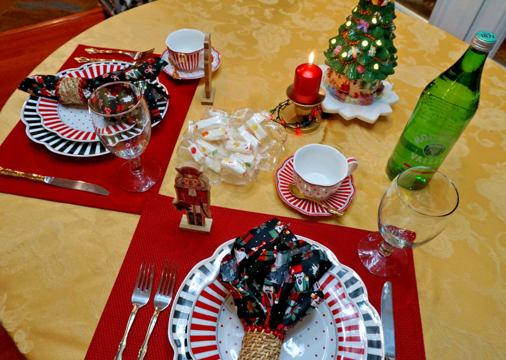 NEW Nutcracker Christmas Ready to Use Tablescape Bundle Kit Service for 2