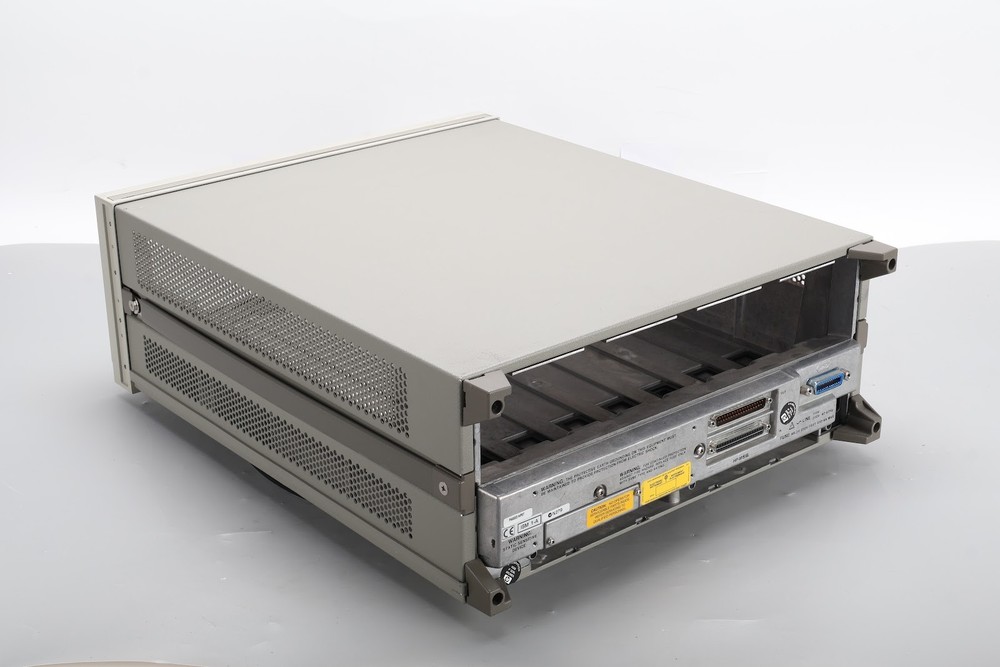 HP 70001A Mainframe - No Modules Included