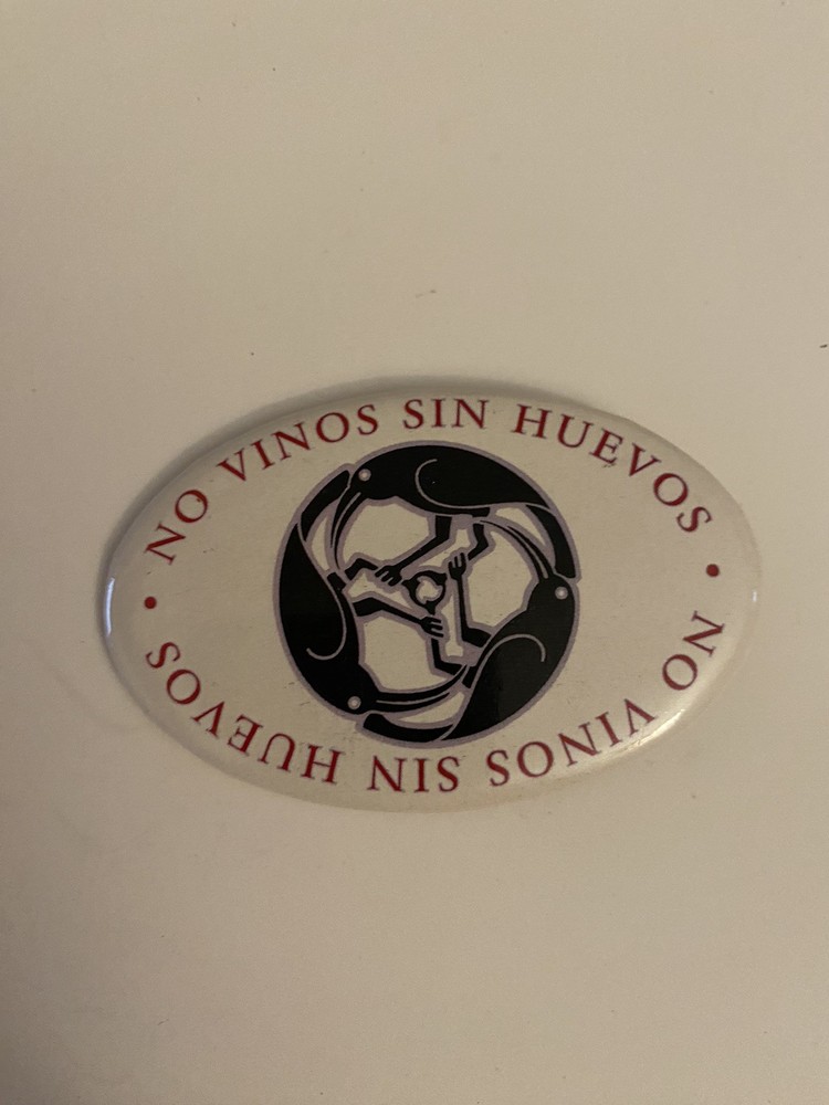 No Vinos Sin Huevos Pin Back Button P44