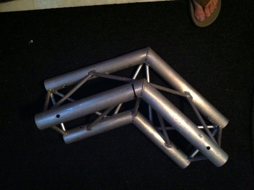 Lite structure 45 deg. Light truss corners
