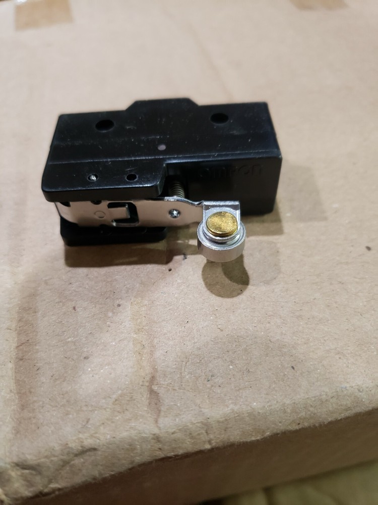 OMRON TYPE Z-15GW22S -B BASIC SWITCH