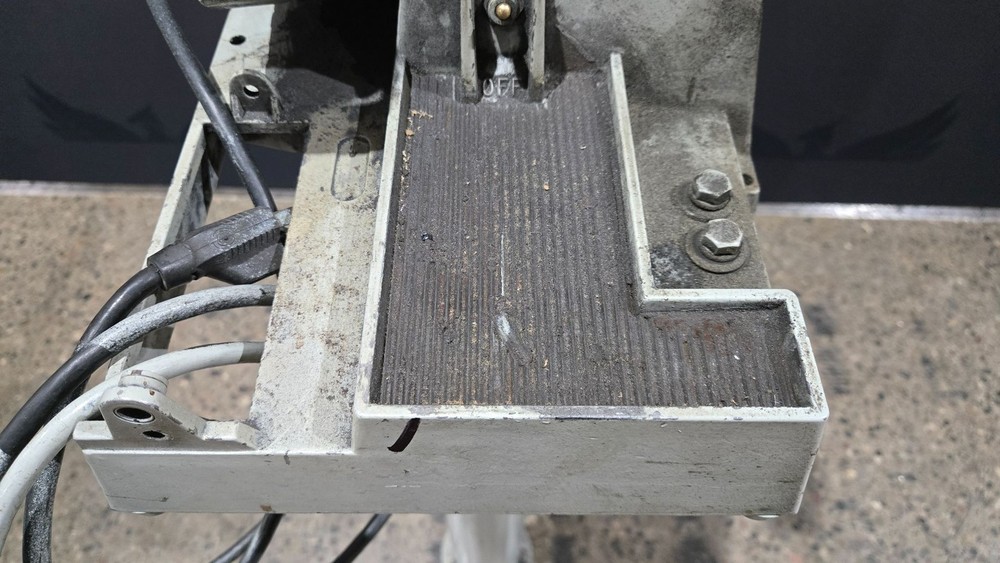 UNKNOWN BRAND PEDESTAL GRINDER