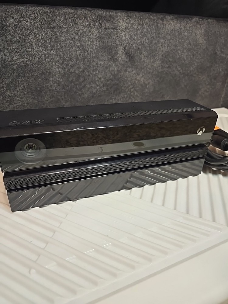 Microsoft Xbox One Kinect Motion Sensor Bar Black With TV Mount Model 1520 OEM