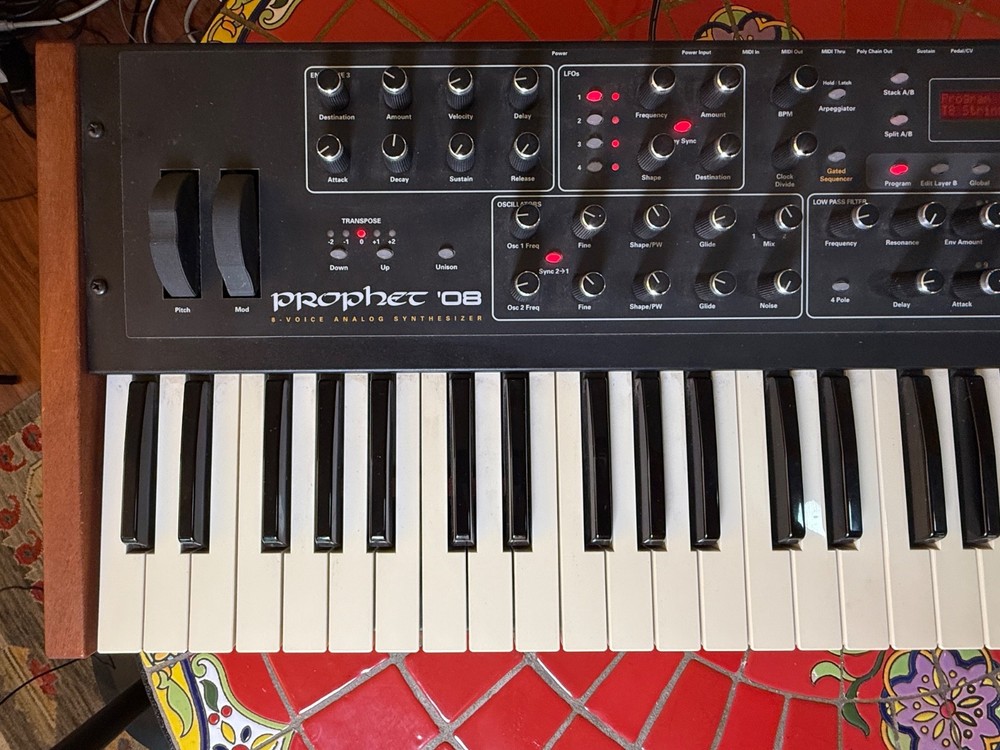 Sequential / Dave Smith Instruments Prophet 08 PE 61-Key 8-Voice Polyphonic Ana