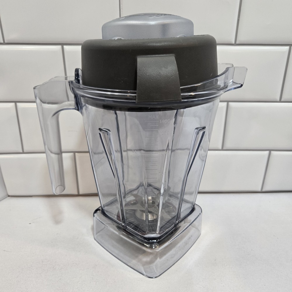 Vitamix 48oz Blender Pitcher Replacement Container Wet Blade & Silicone Lid