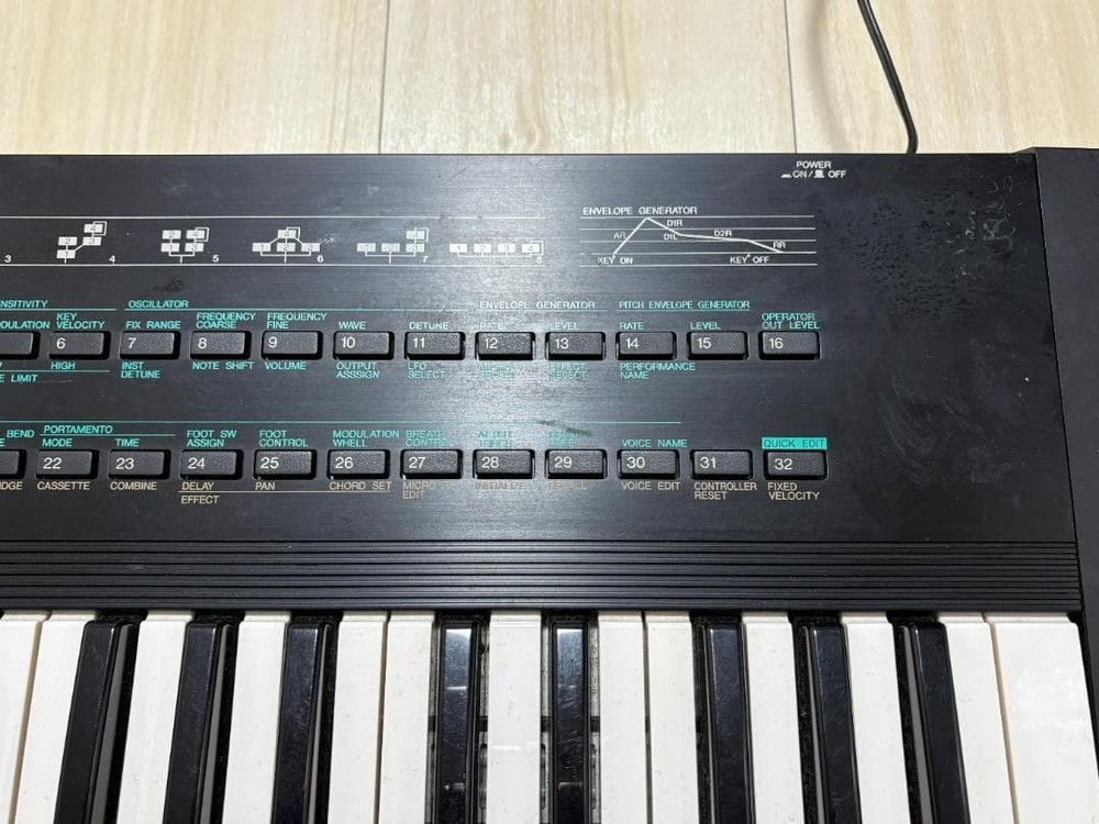 Yamaha V2 Synthesizer 61 keys Tested
