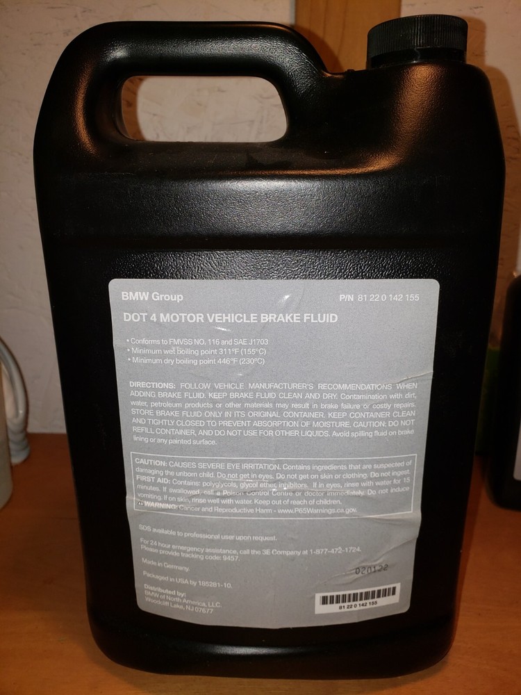 BMW BRAKE FLUID DOT 4 (1 gallon)