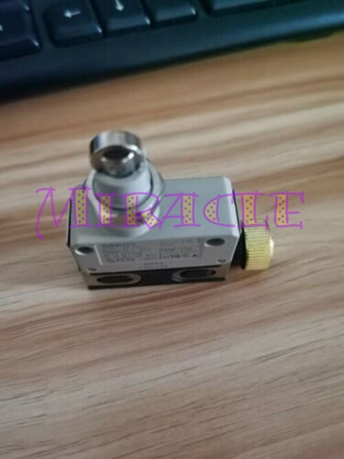 1PC NEW FOR Omron D4E-2A10N Limit Switch